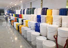 白虎高清喷水视频吉安容器一楼涂料桶、机油桶展区